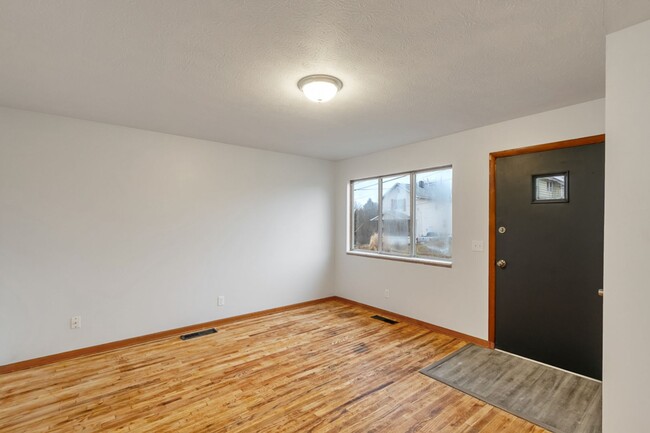 Building Photo - Single Family Home