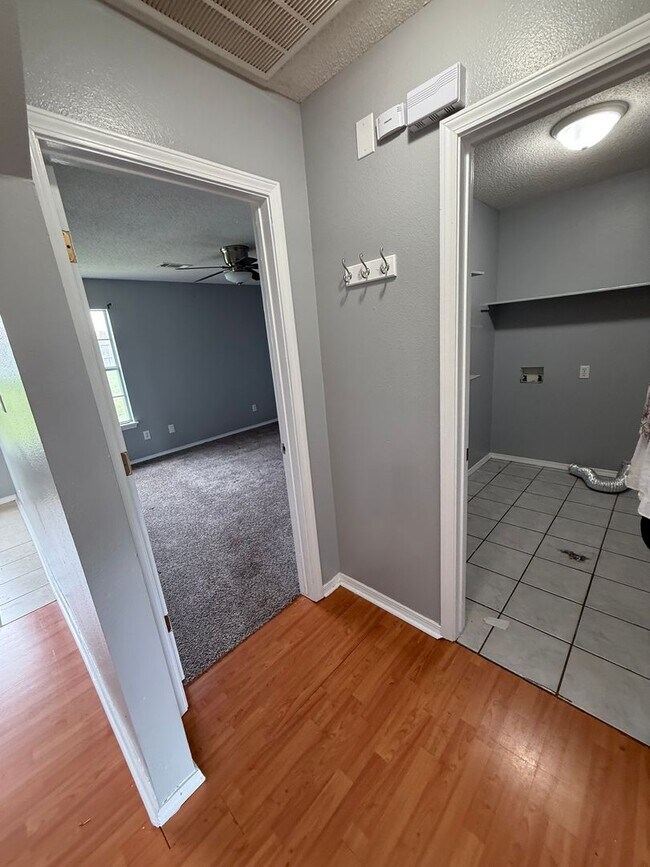 Building Photo - Nice 3 Bed 2 Bath House.  Yard Care Included.  Gas Heat & Hot Water