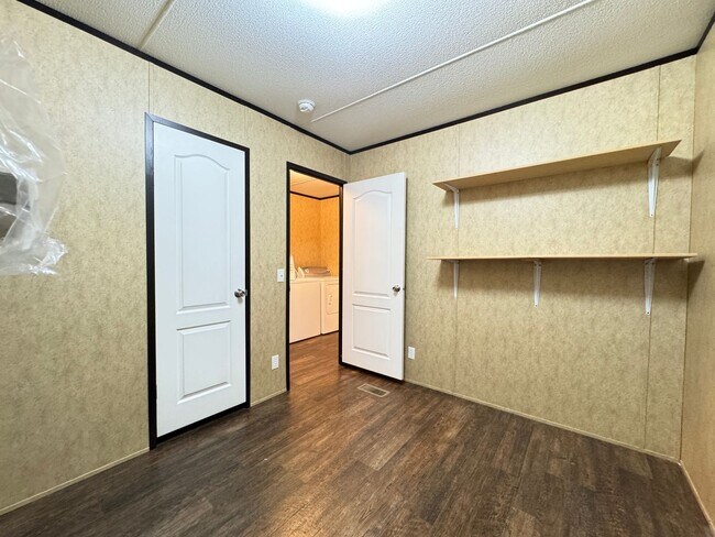 Building Photo - 3 Bed 2 Bath Mobile Home