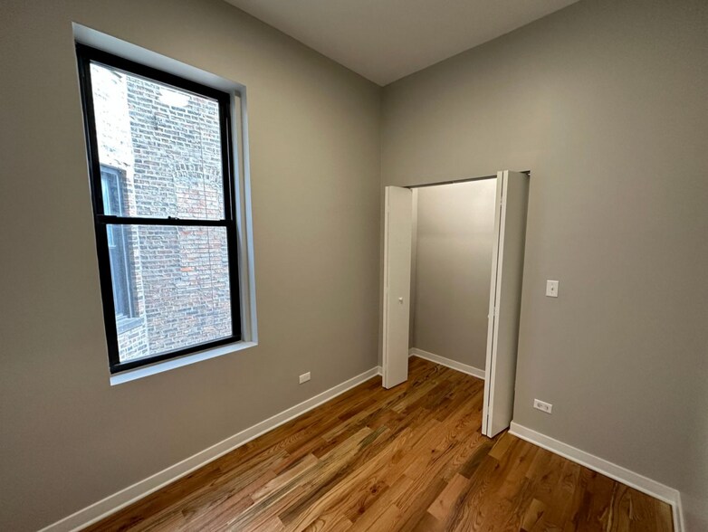 Building Photo - 3513 N Sheffield Ave