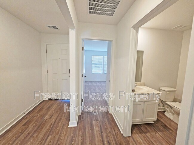 Building Photo - 660 Huyana Wind Dr