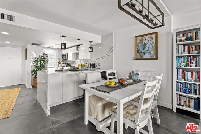 Building Photo - 4316 Marina City Dr