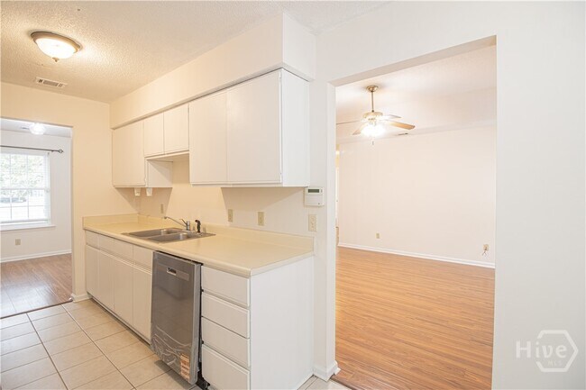 Building Photo - 148 Country Walk Cir