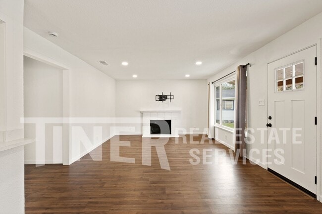 Building Photo - 2017 Buckeye Dr