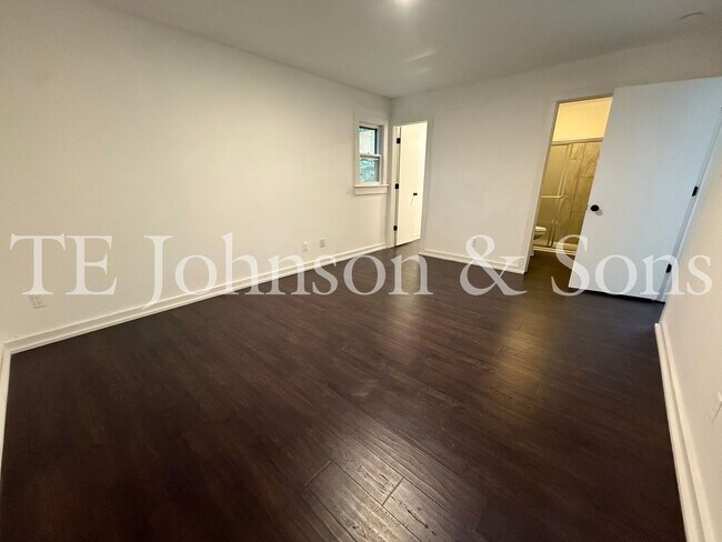 Building Photo - Modern 3BR Home with Main Level Primary Suite & Open Floor Plan in Winston-Salem