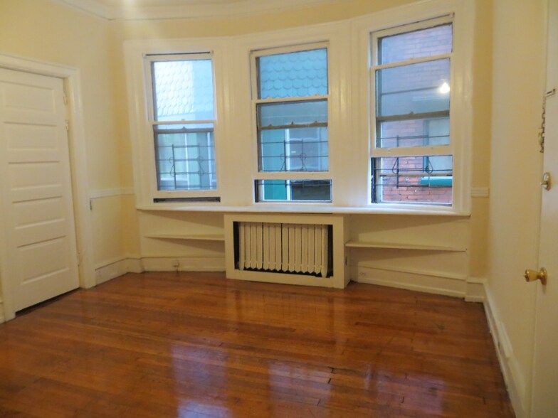 Building Photo - 328 S 43rd St