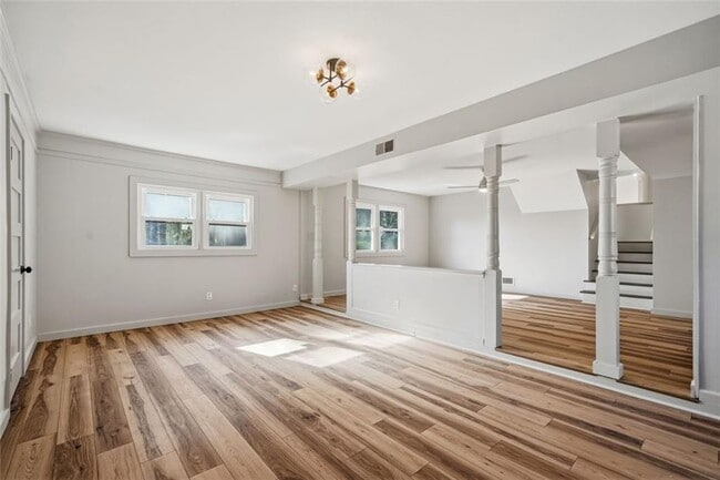 Building Photo - 3400 Elm Creek Dr