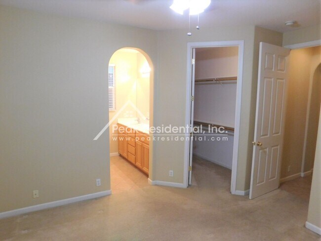 Building Photo - Wonderful 3bd/2ba Elk Grove Home with 2 Ca...