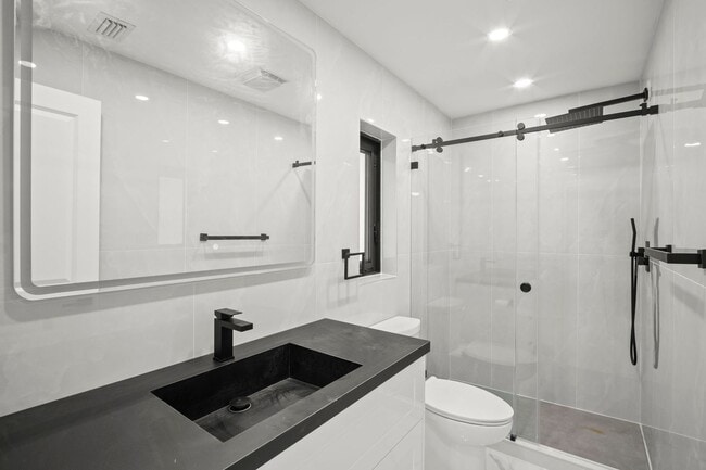Building Photo - POOL HOME - 4 Bed / 3 Bath Annual Rental