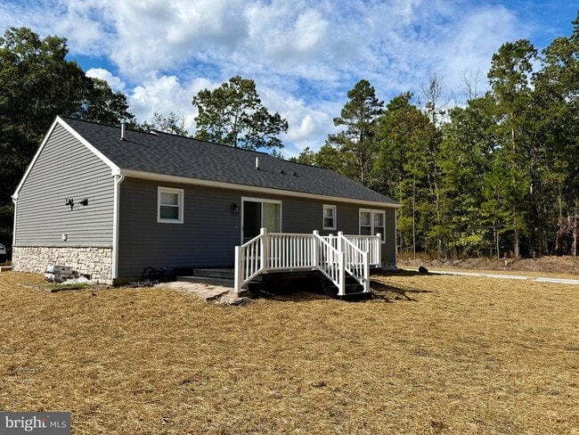 Building Photo - 801 6th Rd