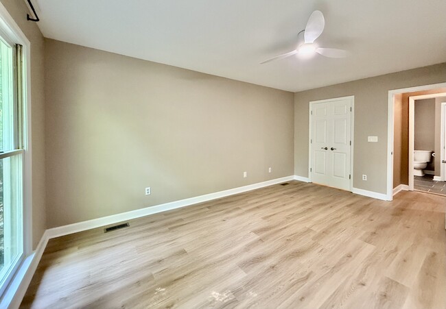 Building Photo - 5635 Falkirk Dr