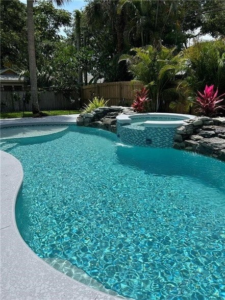 Building Photo - 912 Jasmine Ln