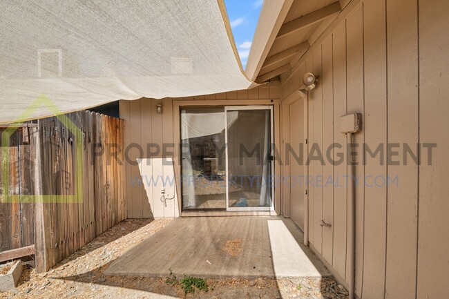 Building Photo - Desirable Pocket-Greenhaven Half-Plex for ...