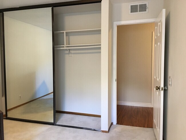 Building Photo - 3317 Vista Rocosa
