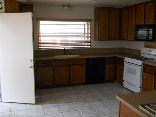 Building Photo - 12760 Sunnymeadows Dr