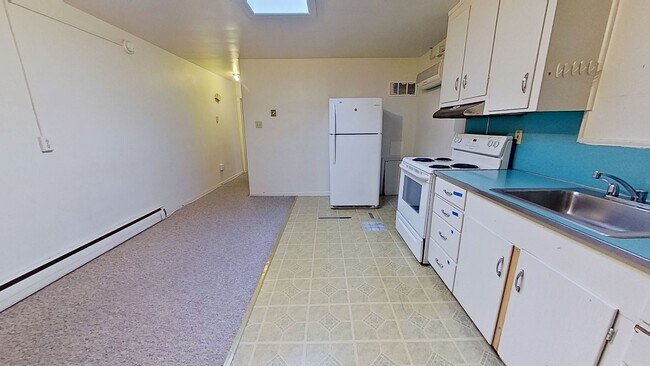 Building Photo - 2nd floor Apartment