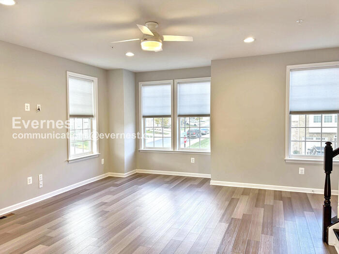 Building Photo - 9001 Elderwood Pl