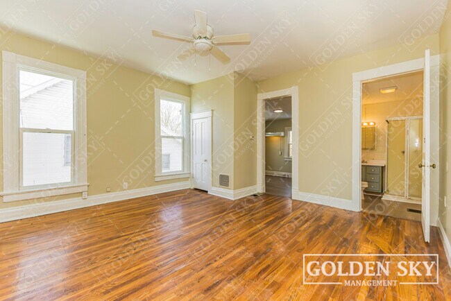 Building Photo - 900 1/2 West Main Street - NA