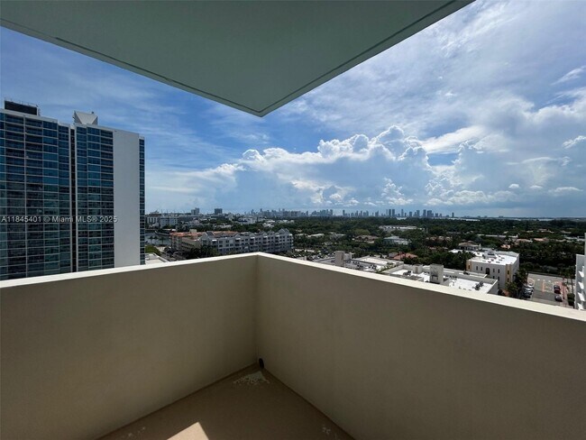 Building Photo - 2899 Collins Ave