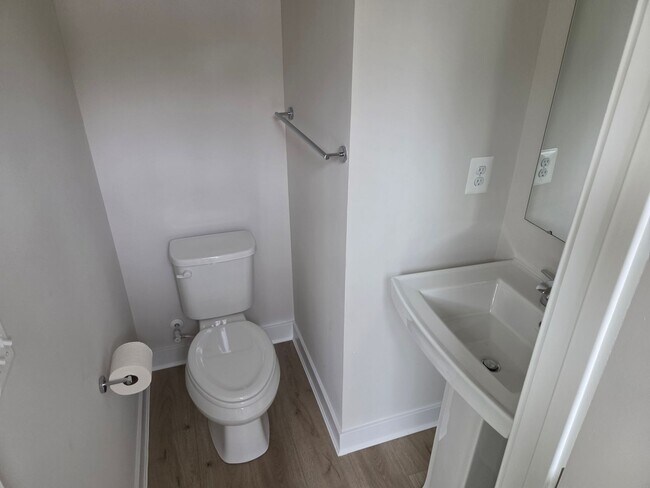 Building Photo - 3 Bedroom 2 1/2 Bath Brand New Townhouse