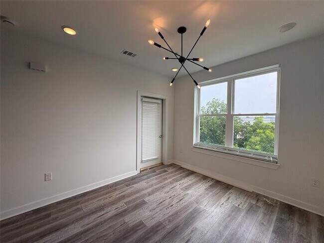 Building Photo - 525 Parkway Dr