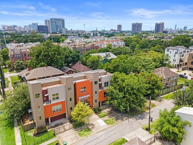 Building Photo - 1414 Rosewood St