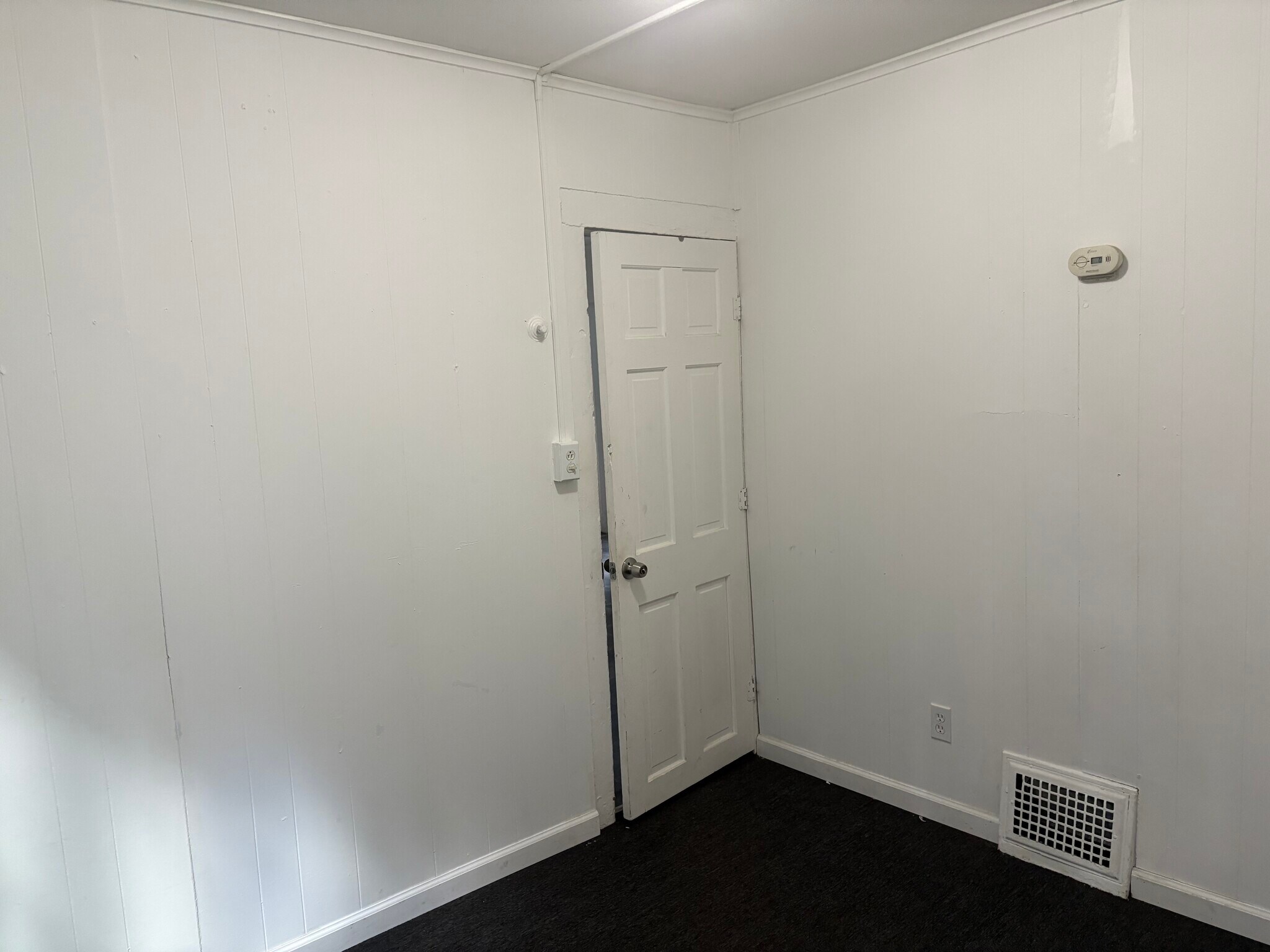 Building Photo - 233 Lakeview Ave