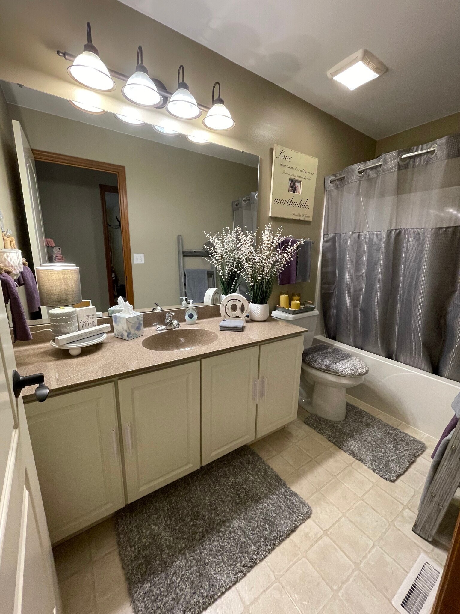2nd Bathhrom - 2045 Rosewood Dr NW
