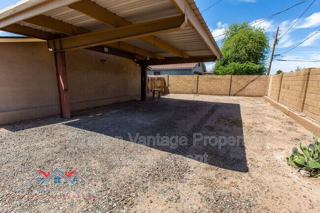 Building Photo - 2204 West Campbell Ave