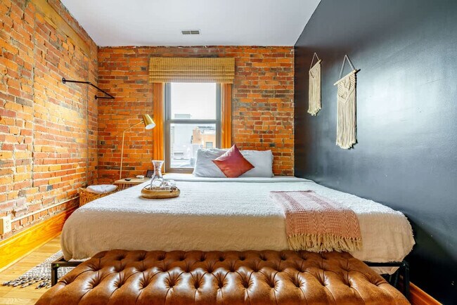 Building Photo - 1180 N High St