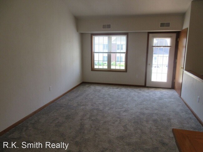 Building Photo - 553 W Sunset Dr