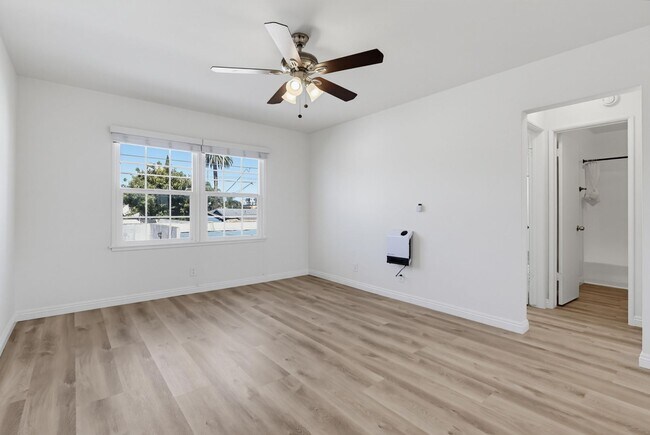 Building Photo - 6633 S Crenshaw Blvd