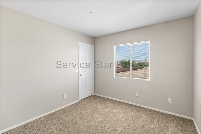 Building Photo - 12106 N 130th Dr