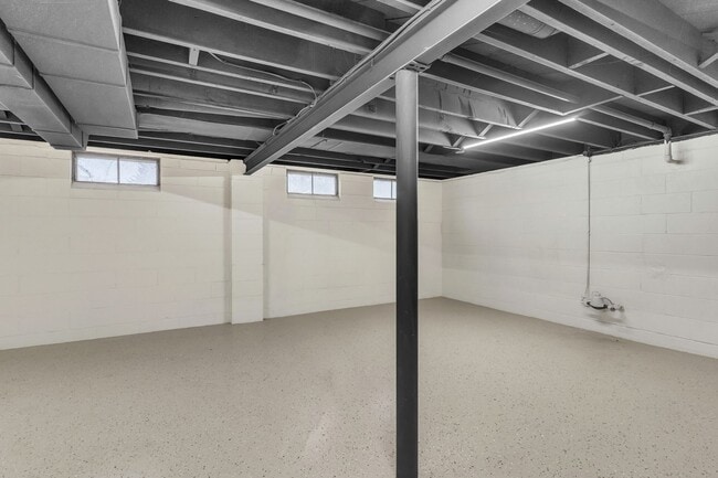 Building Photo - 3226 Quentin Dr