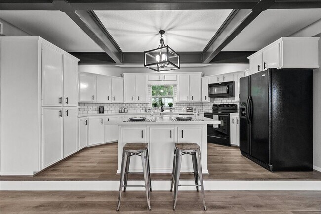 Building Photo - 401 Paradise Dr