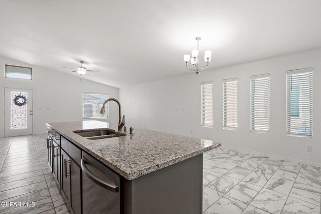 Building Photo - 2833 Maria Casas St