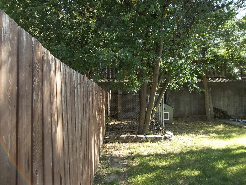 Building Photo - 212 7th St