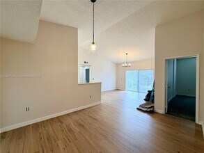 Building Photo - 6984 SW 39th St