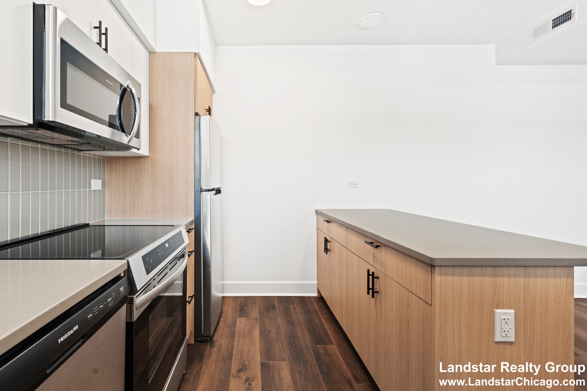 Building Photo - 1241 Chicago Ave