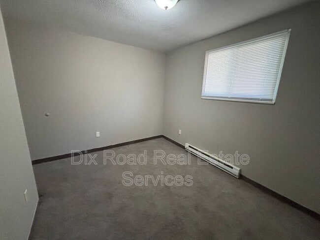 Building Photo - 739 Trumbull St