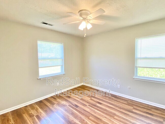 Building Photo - 1028 Anderson Way