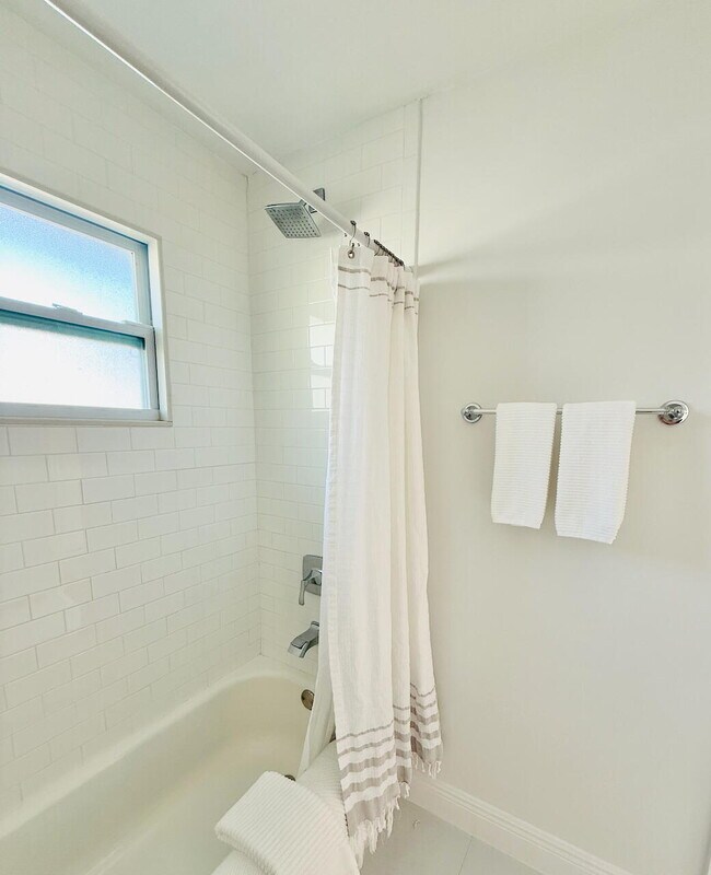 Building Photo - 311 N Swinton Ave