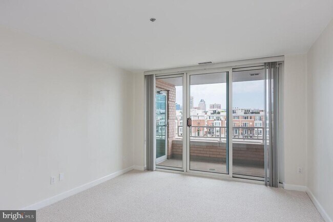 Building Photo - 100 Harborview Dr