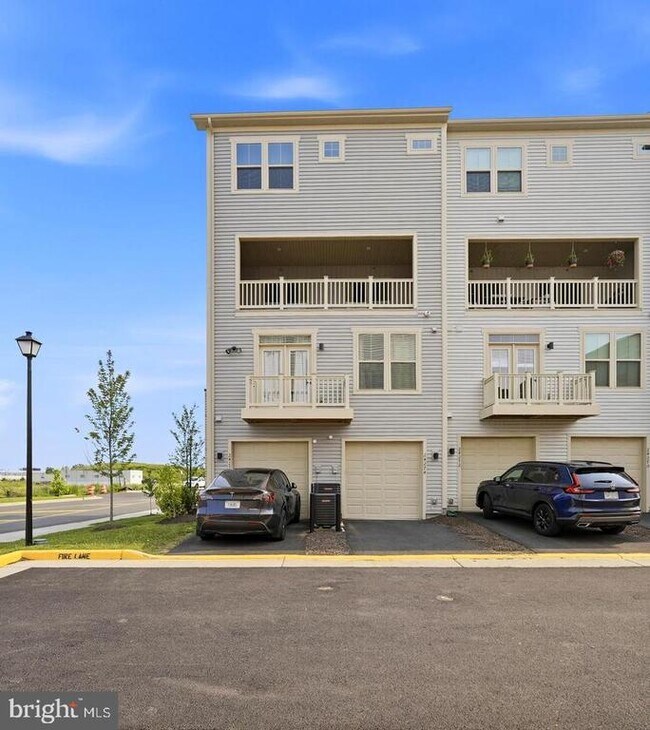 Building Photo - 24274 Thurso Sq