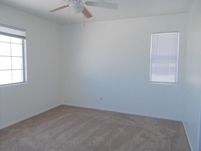 Building Photo - Beautiful 2 Story Home in Northwest!