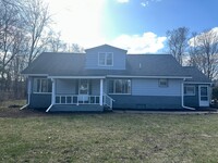 Building Photo - Updated 3bd/2ba in Rochester Hill house w/...