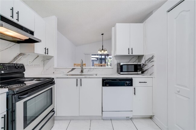 Building Photo - 17841 SW 145th Ave