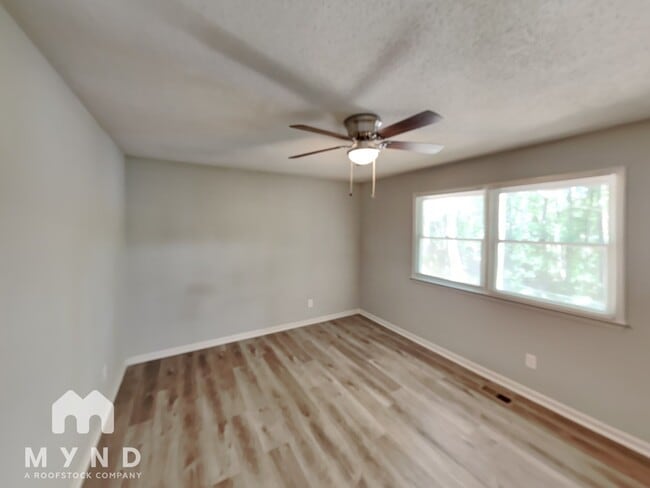 Building Photo - 4546 Lisa Dr