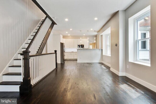 Building Photo - 5445 Ridge Ave
