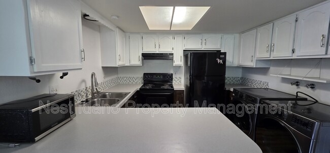 Building Photo - 705 White Cloud Dr